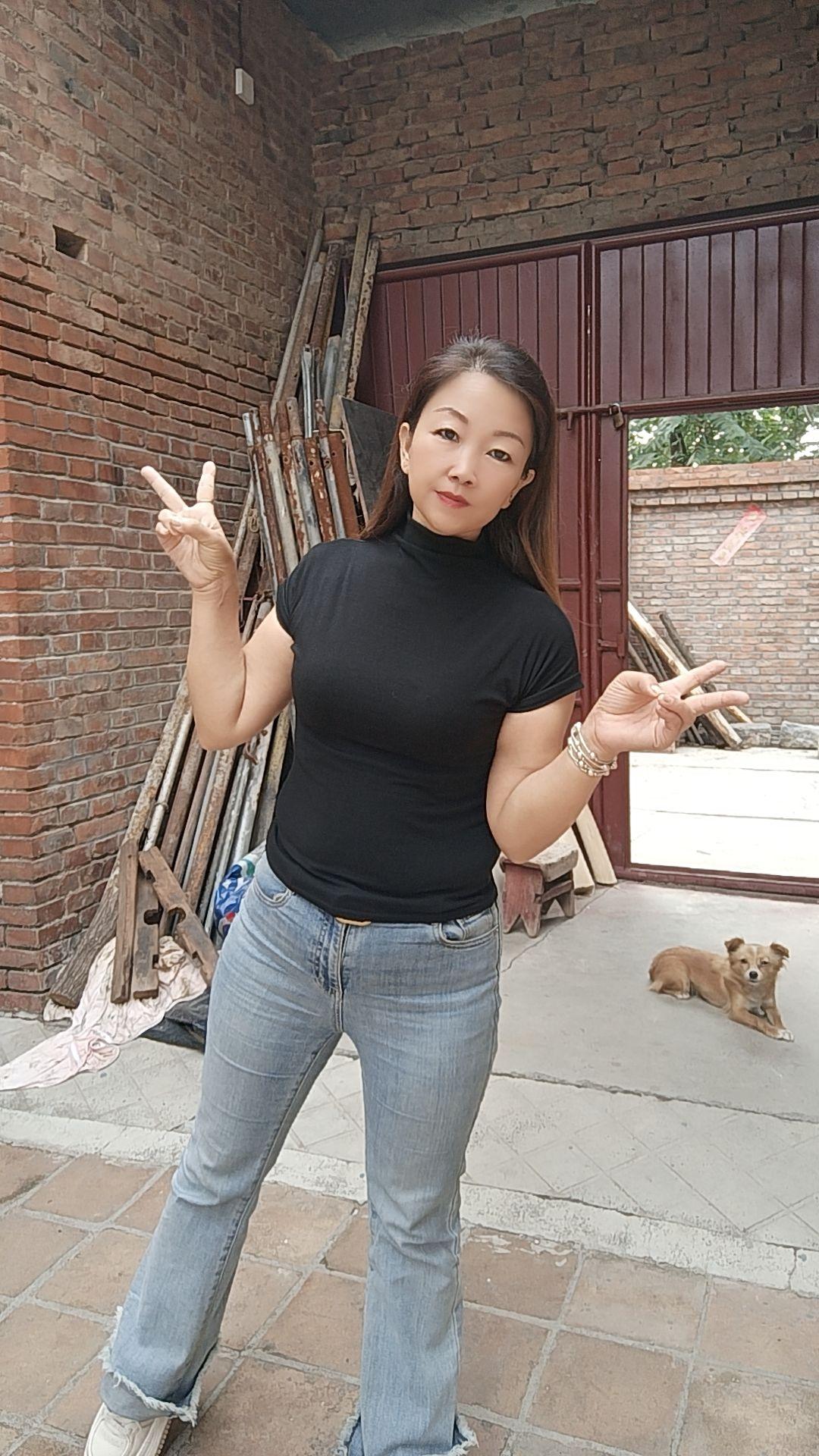 很喜欢一段话：永远不要和别人解释自己，懂你的人不言而喻，不懂你的人百口...