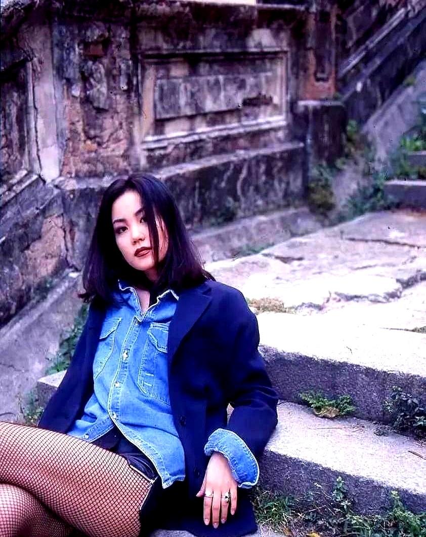 谢霆锋最后选了王菲，我跟你说，这事儿一点不赖张柏芝不漂亮。其实张柏芝太漂