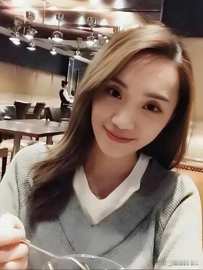 黄曦宁最开心的不是嫁给胡歌，而是给胡歌生了一个女儿。原因很简单，因为一向公