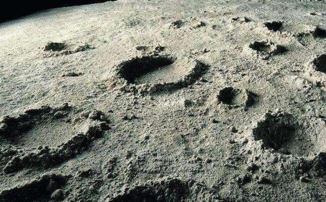 月球遍地是土，为啥不能随便带回地球？你可别被科幻片里的桥段骗了，觉得宇航员登月