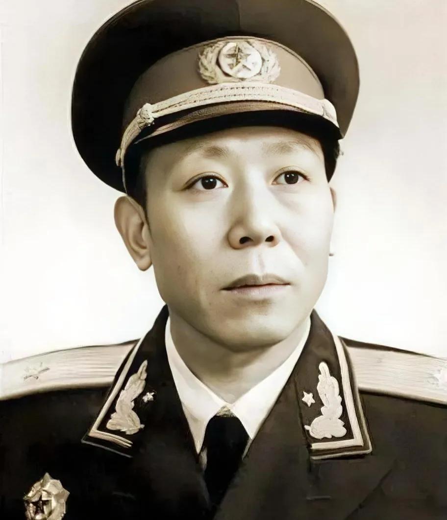 杨焕民，曾任南京军区空军原司令员，开国少将，九届中央候补委员。1929年参加红
