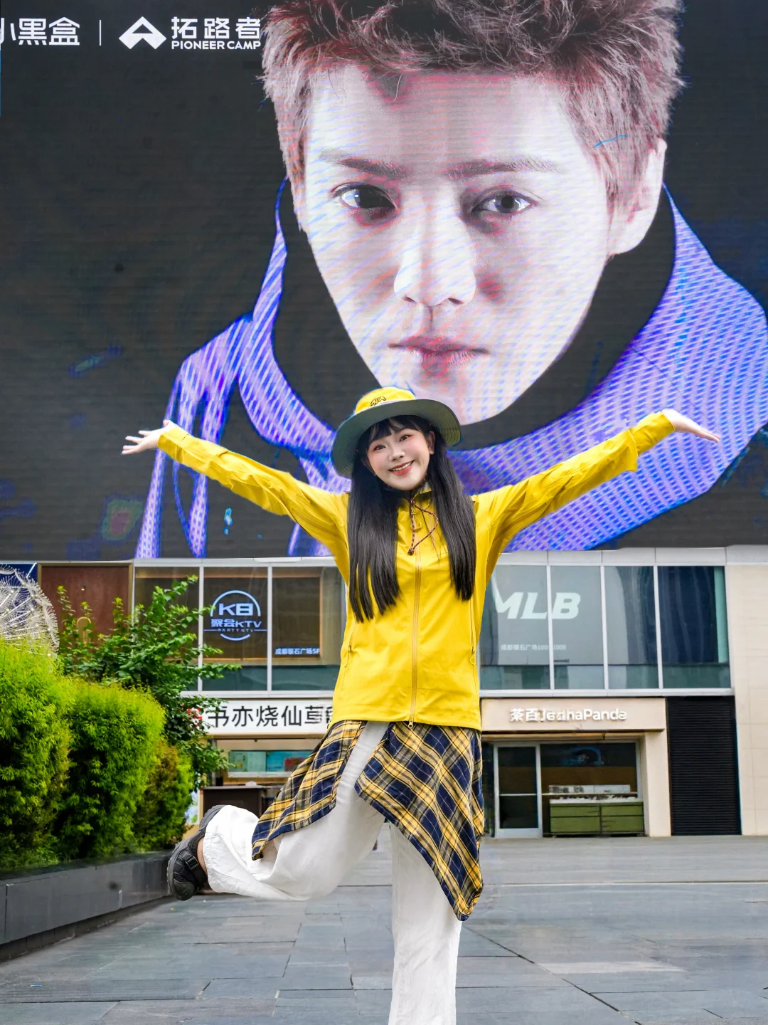 偶遇春熙路鹿晗大屏！！！！拓路者真的太会了！！