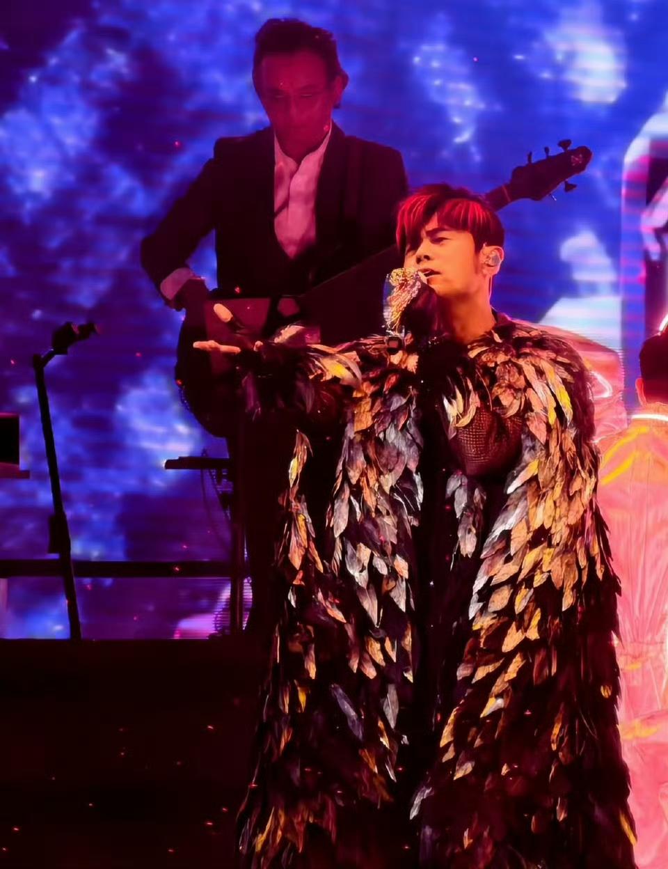 周杰伦：他们说我一场3小时，只唱90分钟！我冤枉！伍佰：那你挺累的，唱一半