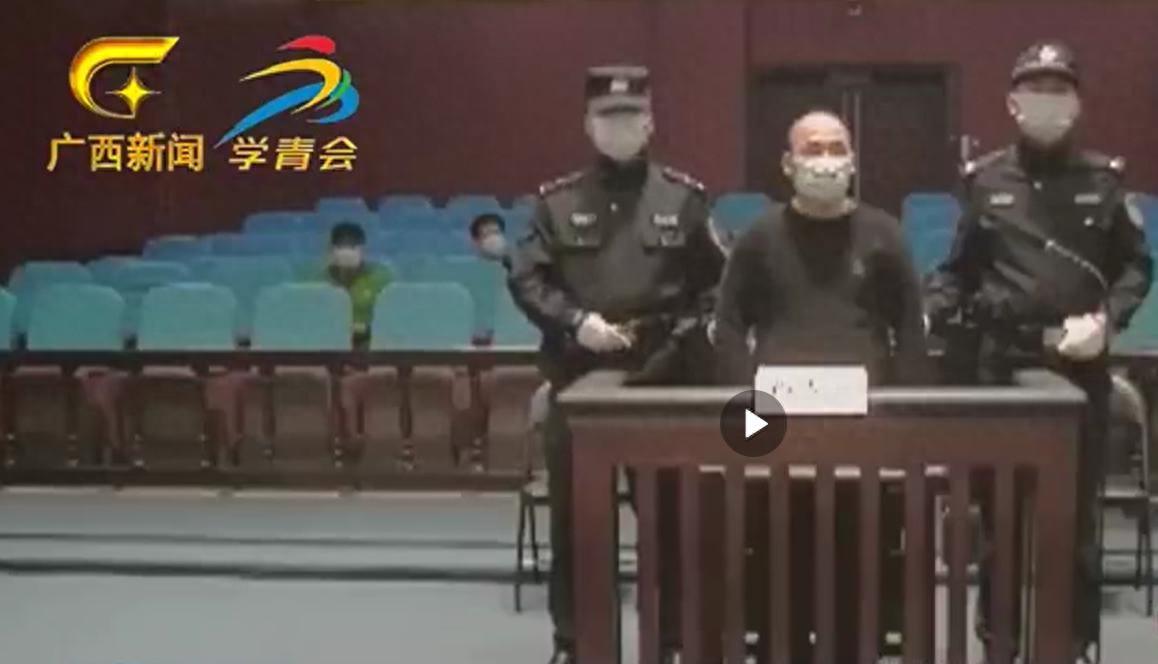 2011年，广西柳城，一捞沙工人在作业时意外捞出一只铜制编钟，经鉴定竟是春秋时期