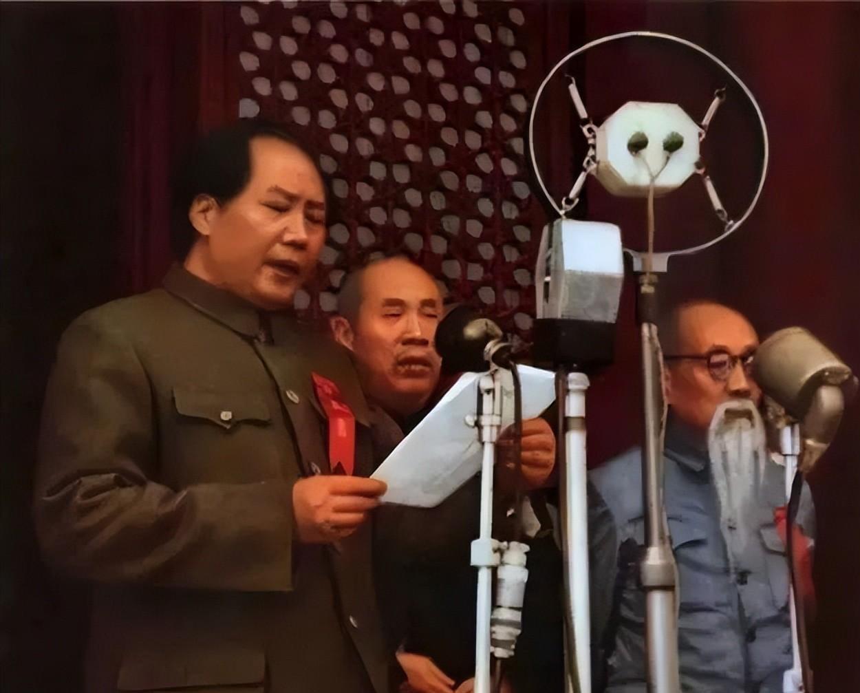 1963年1月9日，伟大领袖毛主席面对重重袭来的反华浪潮，以辛辣笔触表示了对狂妄