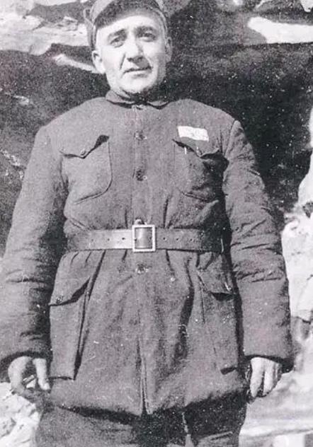 “周，你答应过我，新中国成立后会让我加入中国籍的！”1949年，一个外国人急匆匆