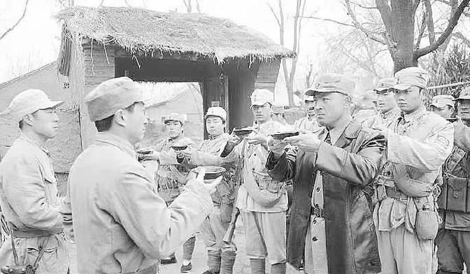 1939年，八路军侦察班长耐不住寂寞，偷偷跑到酒馆偷腥，不曾想，这次偷腥，却酿成