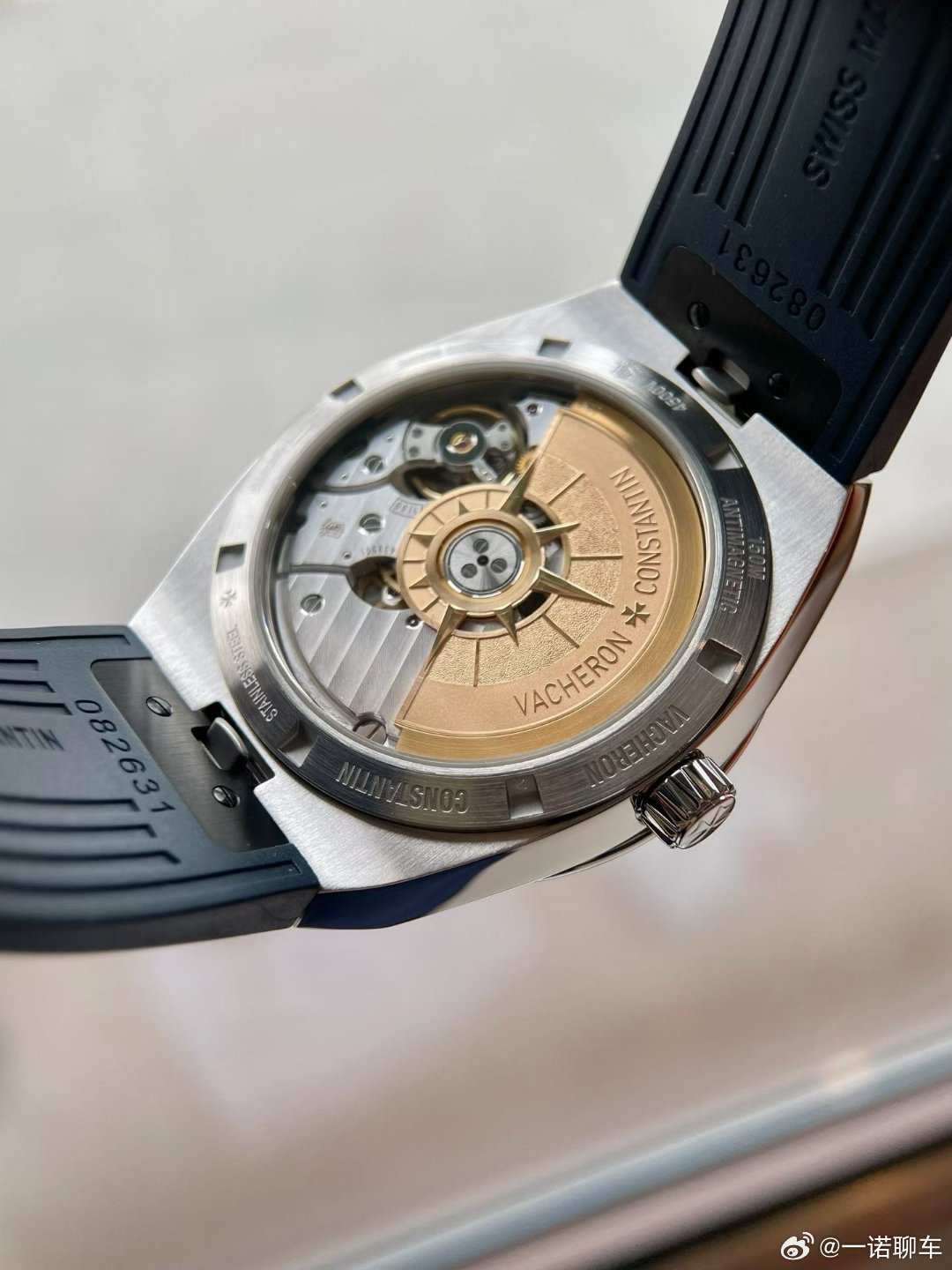 江诗丹顿纵横四海4500V这个表有点意思最近又想琢磨换个表这个原厂配了三条