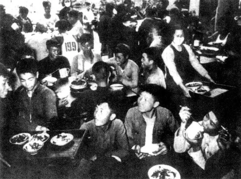 1954年夏天，大生源油厂炊事员毛善庆创造了历史记录：出饭率达到了惊人的四斤一两