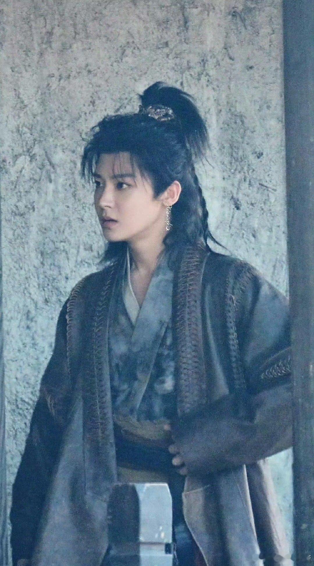 王鹤棣、侯明昊同款造型🈶️，谁驾驭的更好