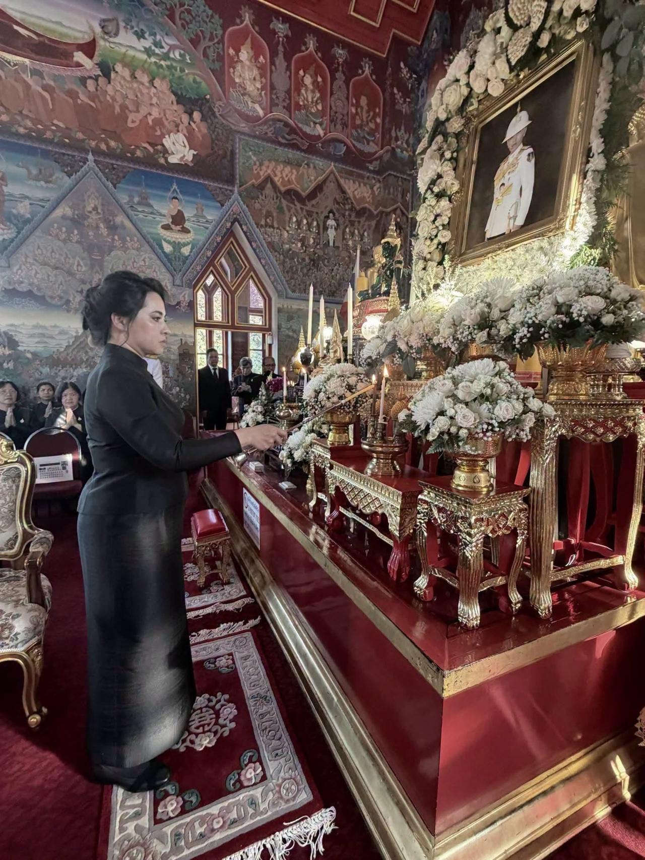 泰王外甥女携全家，在伦敦祭拜帕公主2026年6月18日（周四），英国伦敦佛陀寺