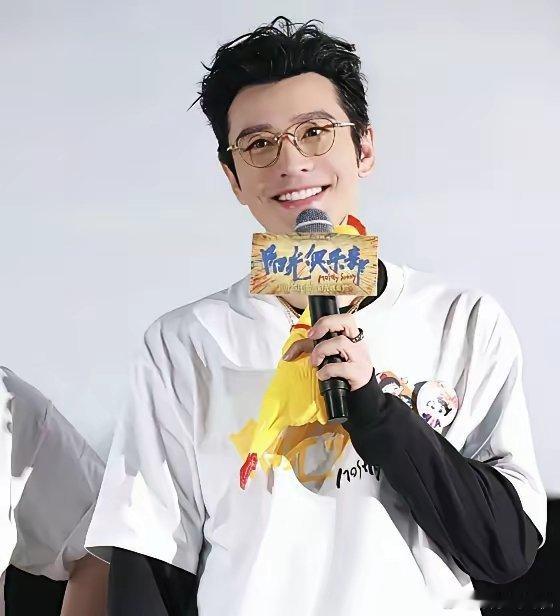 你可以质疑黄晓明的演技​也可以嘲讽黄晓明的眼光​但是有一点，没人有这个资格，去指