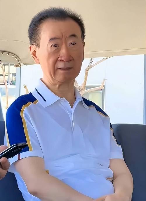 闷声套现20亿！别再小看王健林了，姜还是老的辣！🌞 我们都知道这几年万