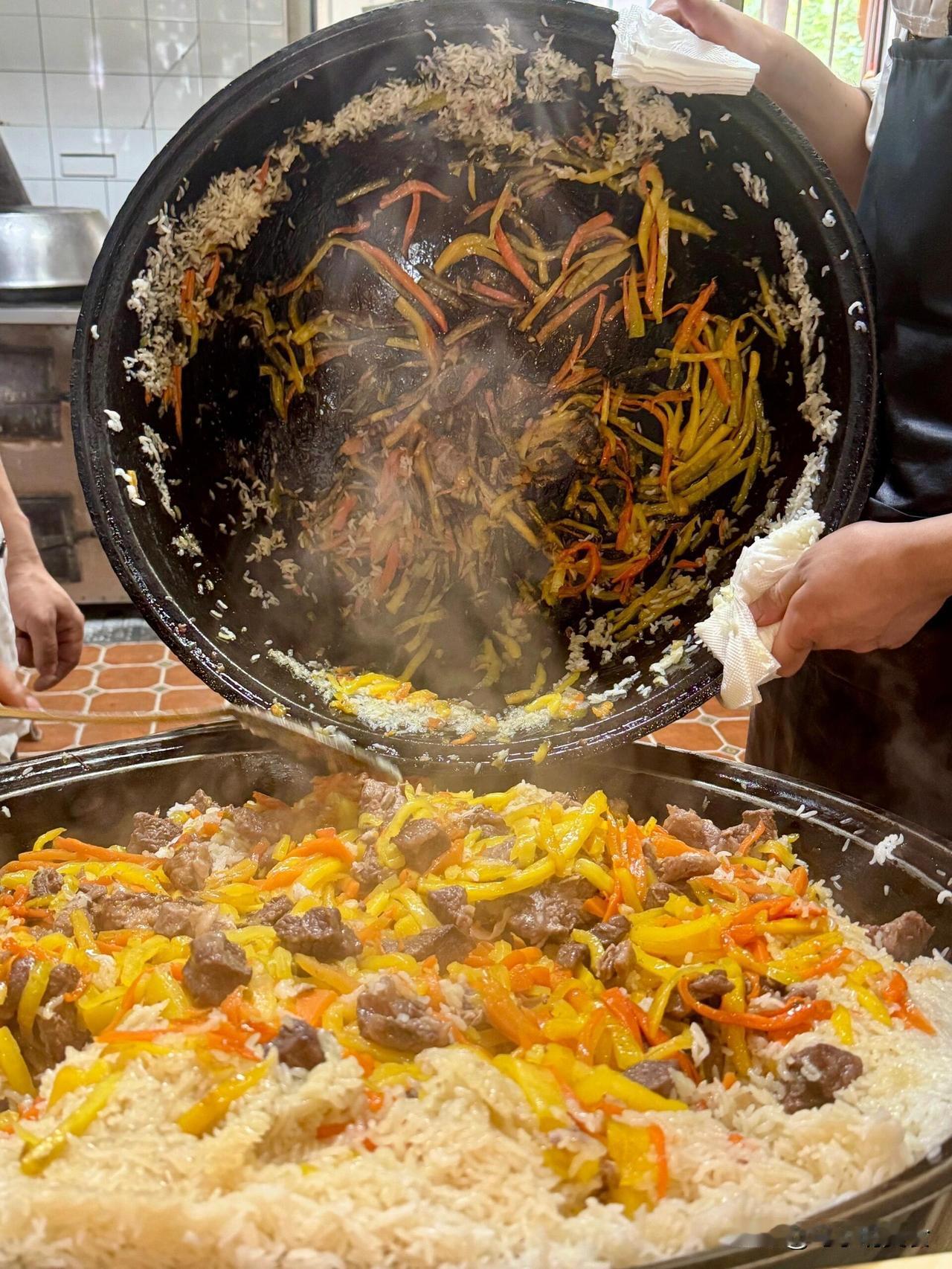 总有人追问：新疆最好吃的抓饭到底在哪？实话实说，压根没有所谓第一，抓饭这东西，从