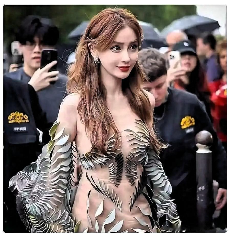 杨颖这辈子估计难进婚姻殿堂喽。可不是还惦记着黄晓明，也不是儿子小海绵不乐意，关