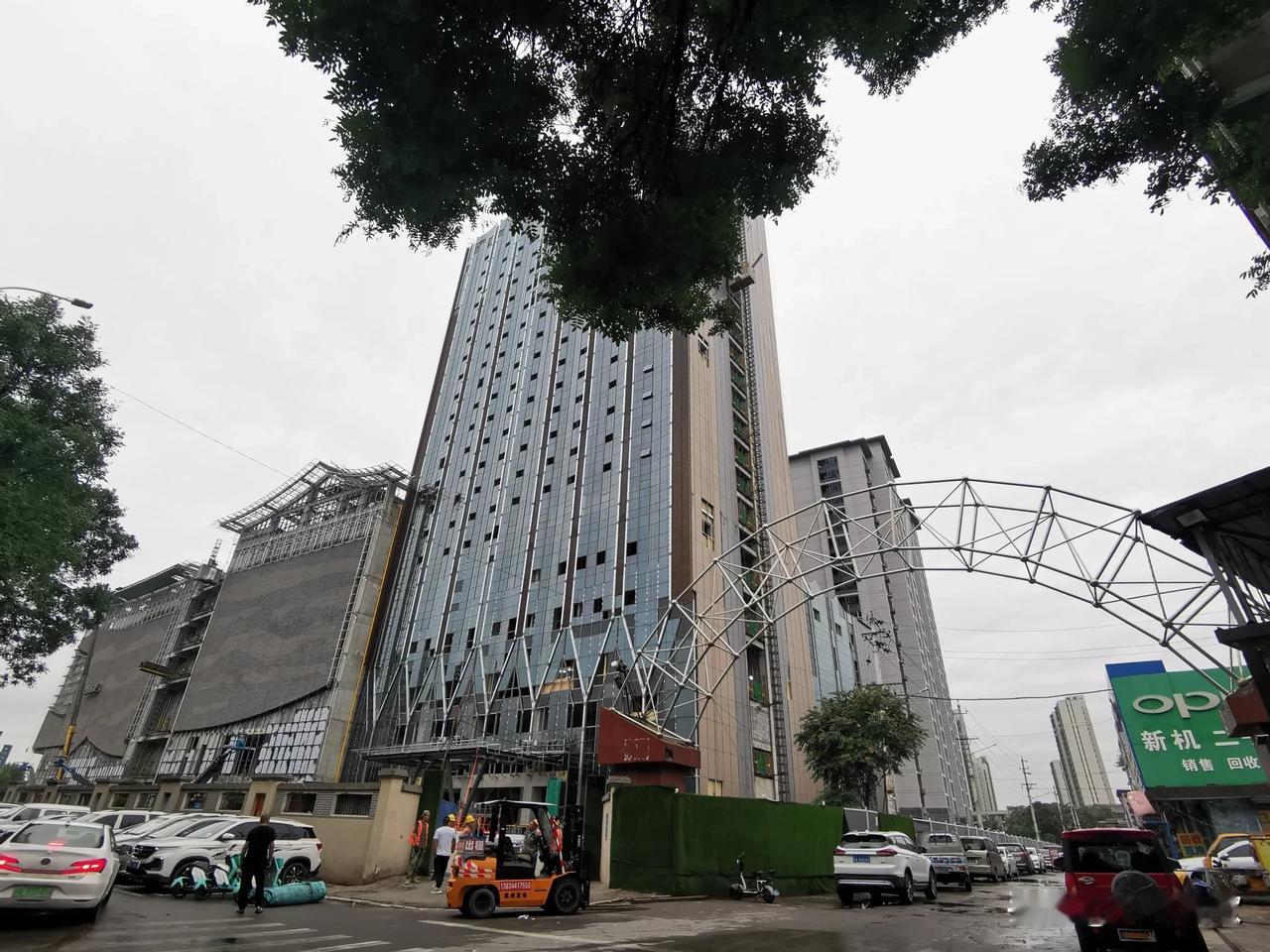 三四线城市房价要稳下来，关键在这几条：重启拆迁增加改善性住房需求；减缓城镇化