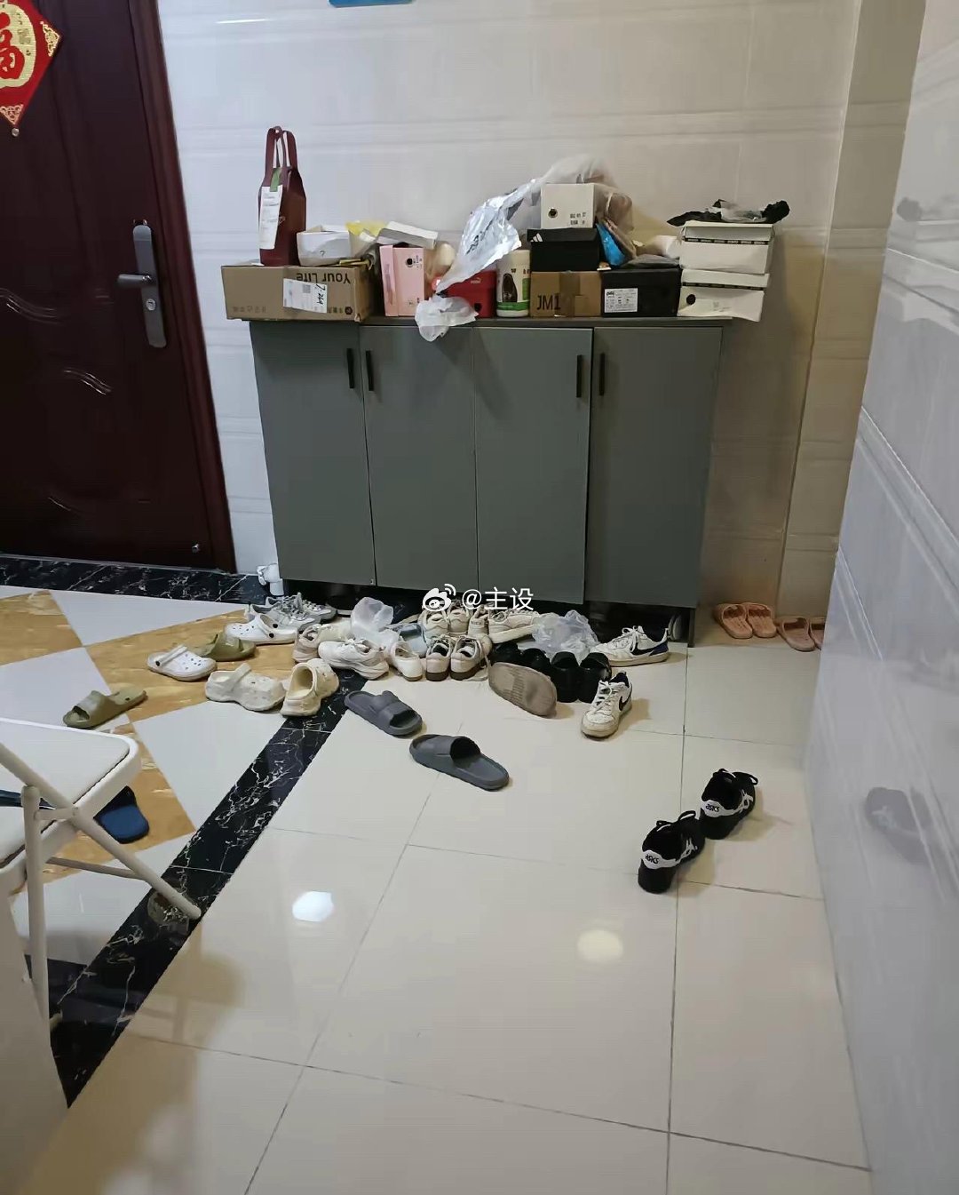 我不理解，那些有钱买房，住在高档小区的人为啥喜欢把鞋柜放在外面