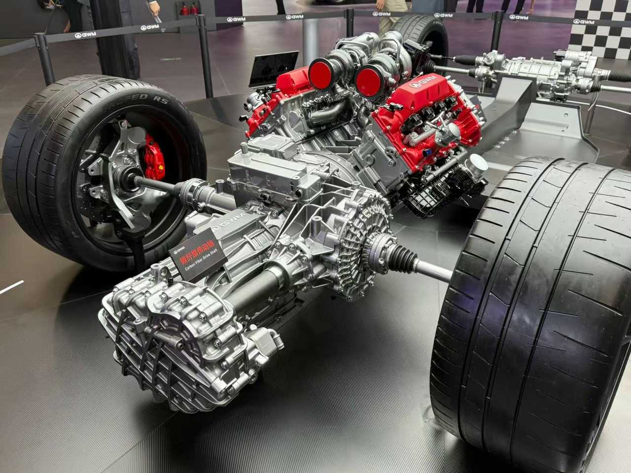 北京车展上长城汽车展示了超级V8架构，动力上采用V8+前驱动电机，同时应该是用上