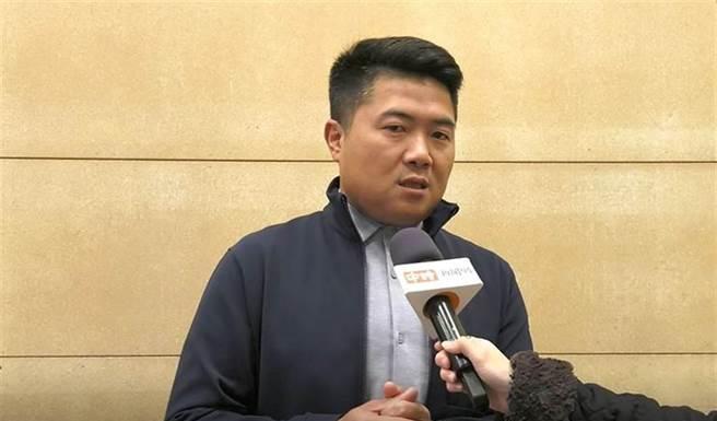 台当局防大陆人像“防贼”一样绿蛙在社群发文，妄称“蓝委颜宽恒提案中国人依亲健保