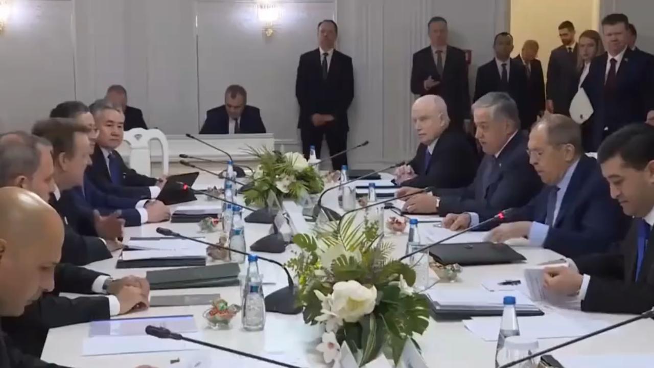 震撼！乌克兰“绝地反击”变成绝地投降？俄军掌控战局的背后真相曝光！在这个战火