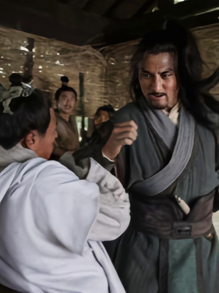 林冲敢火拼王伦，宋江不让杀高俅，为啥他却不敢诛杀宋江？主要是因怕这3个人