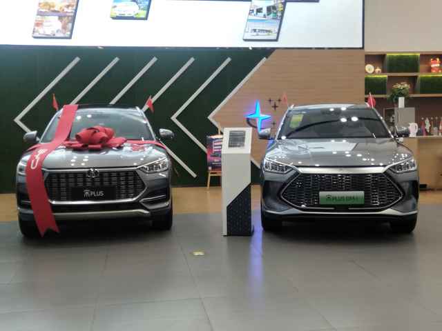 今天试驾了宋plusdmi也试驾了plus燃油，有两个问题：1、对比燃油车，