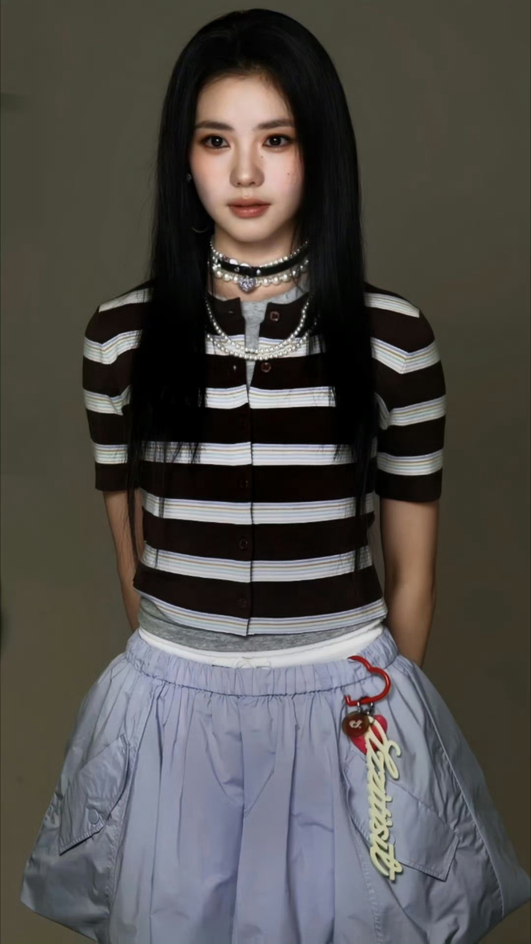 你们谁懂我看到这张存子的震撼好希望用这个妆造拍一部小妞电影…..