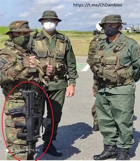 委内瑞拉部队装备的中国5.56X45毫米北约弹匣的QBZ-97自动步枪、CS/L