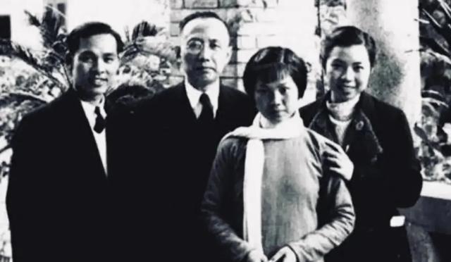 1940年，汪伪政权成立，被日本人强占的《新中国报》成了汪精卫的喉舌。然而，汪精