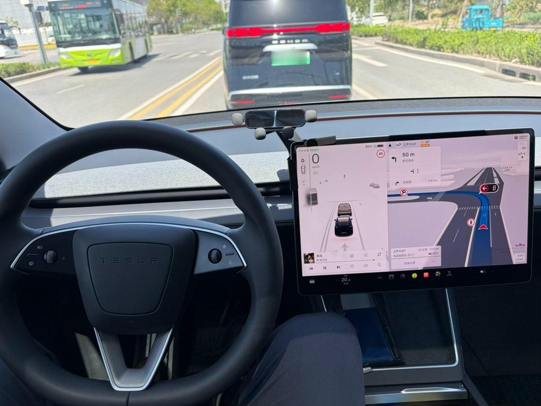 居然是第一次开焕新特斯拉ModelY这个驾驶和车机的表现…emmm只能说各位同