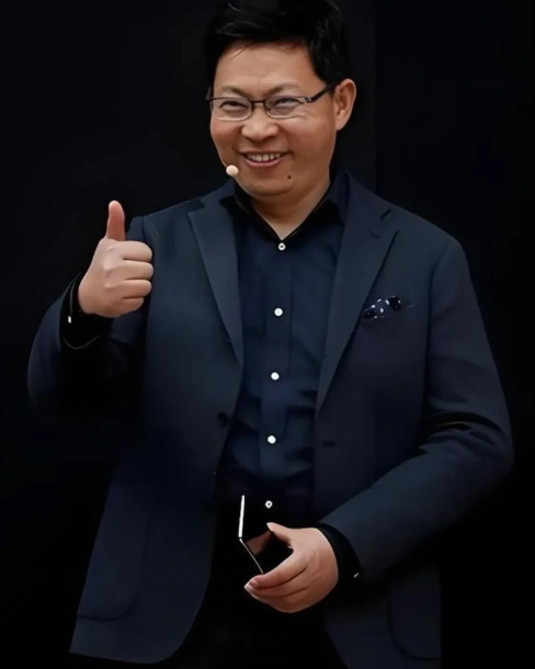 华为有点“不讲武德”当友商还在研究电视画质清晰的时候，华为突然往里塞了一颗“麒