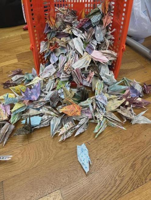 当年土耳其地震时，日本人玩命送千纸鹤把人堵得水泄不通，这回轮到日本地震了却急吼吼
