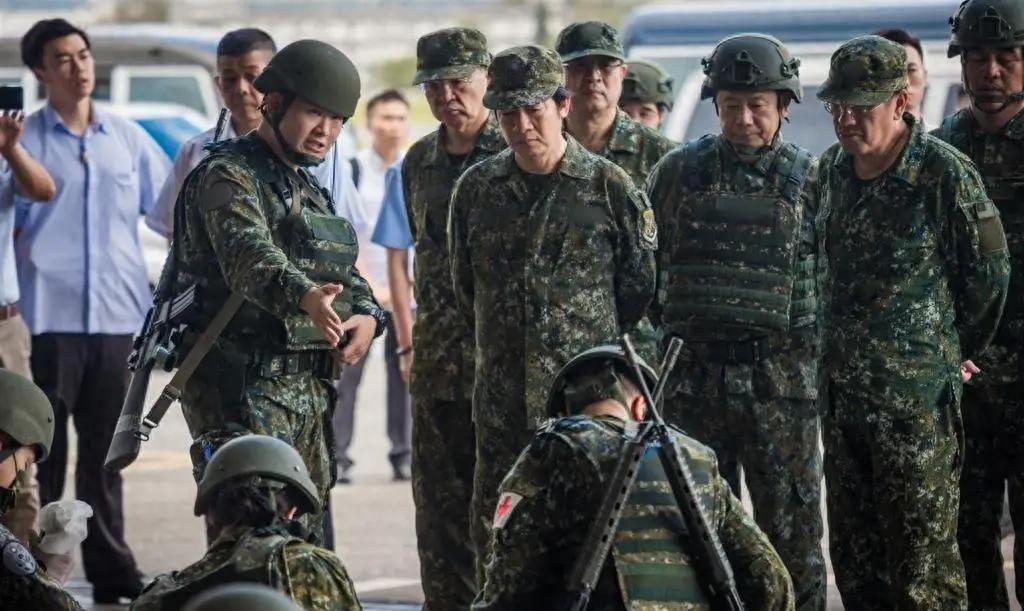 “（美国）放弃台湾的时候，还要收一笔钱！”近日，台湾退役将领帅化民无情揭开美国真