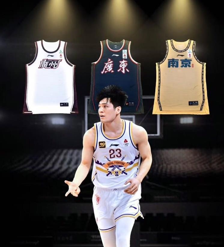 真正的引援和交易都是俱乐部的机密，不会轻易向外界透露，比如去年休赛期郭艾伦的三方