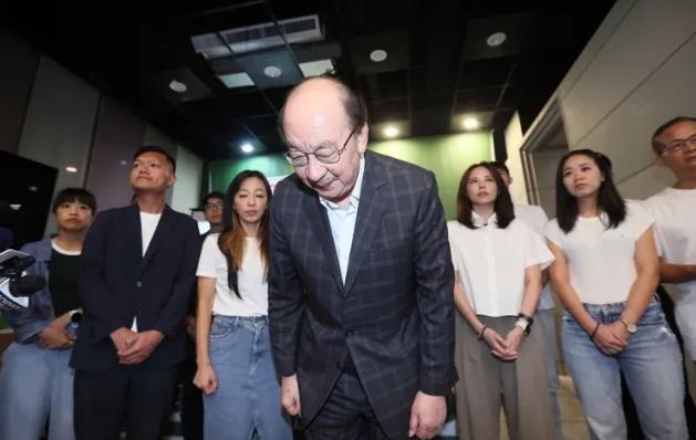 赖清德和蔡英文突然联手，向民进党内素有“恶煞总召”之称的柯建铭发出最后通