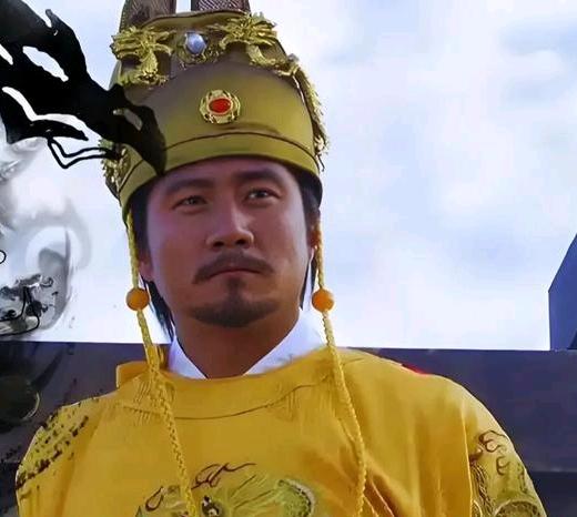 朱元璋攻下金陵，营中点名时，总发现少了几个士兵。以为他们轮流偷跑出去饮酒风流，朱