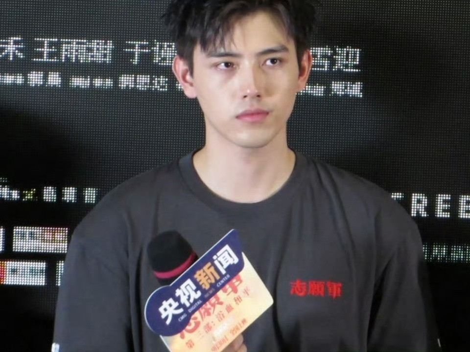 阿瑟又白干了他一直不火，影视作品也不火，让人挺着急的，差哪了呢？