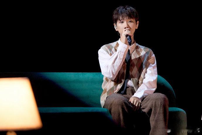 汪苏泷的公开处刑现场！《声生不息》放老剧照，他每一个表情都在说“我不想”