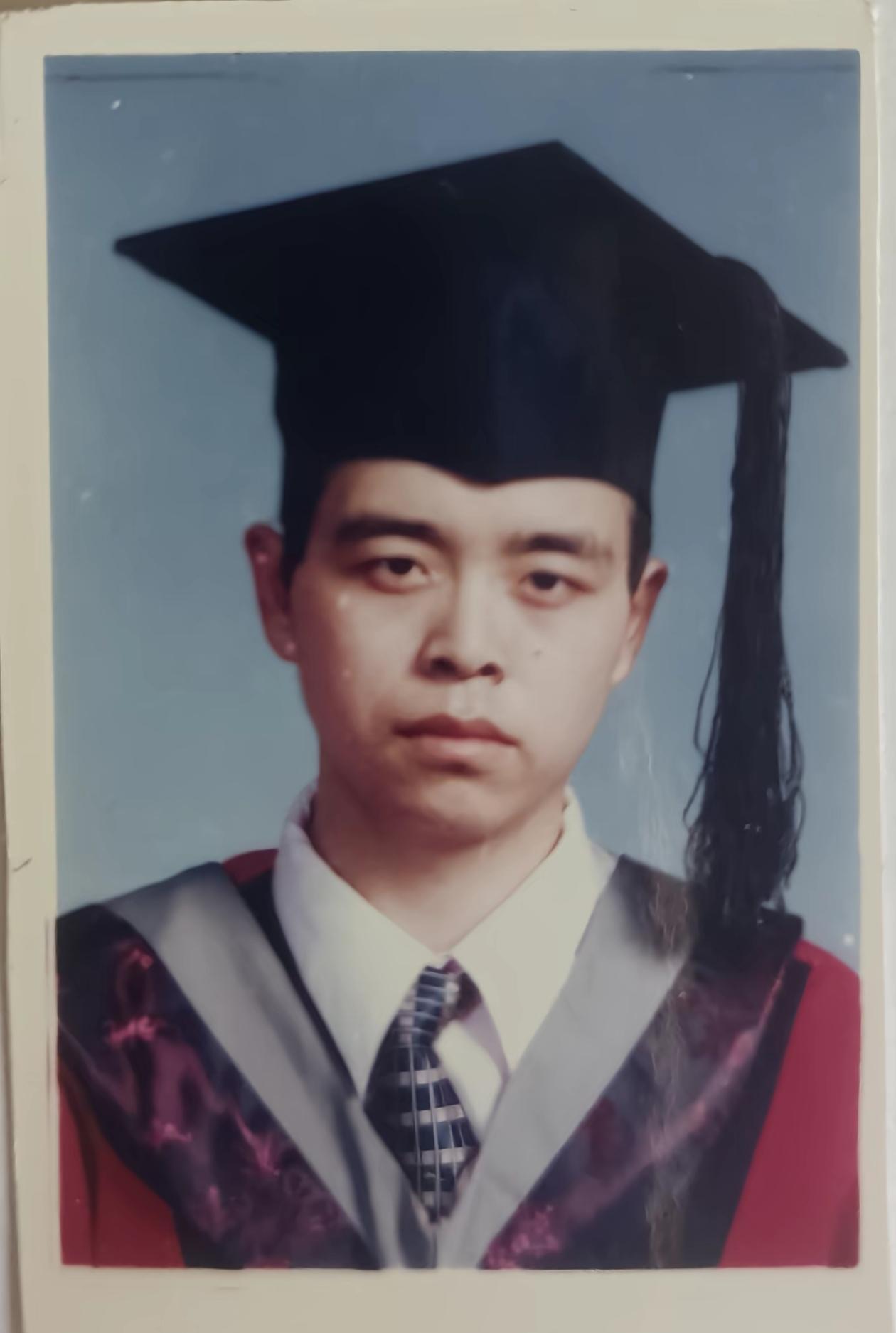 西安交大毕业生王泽龙去世，年仅51岁，应用数学专业毕业做软件，可没过几天好日子，