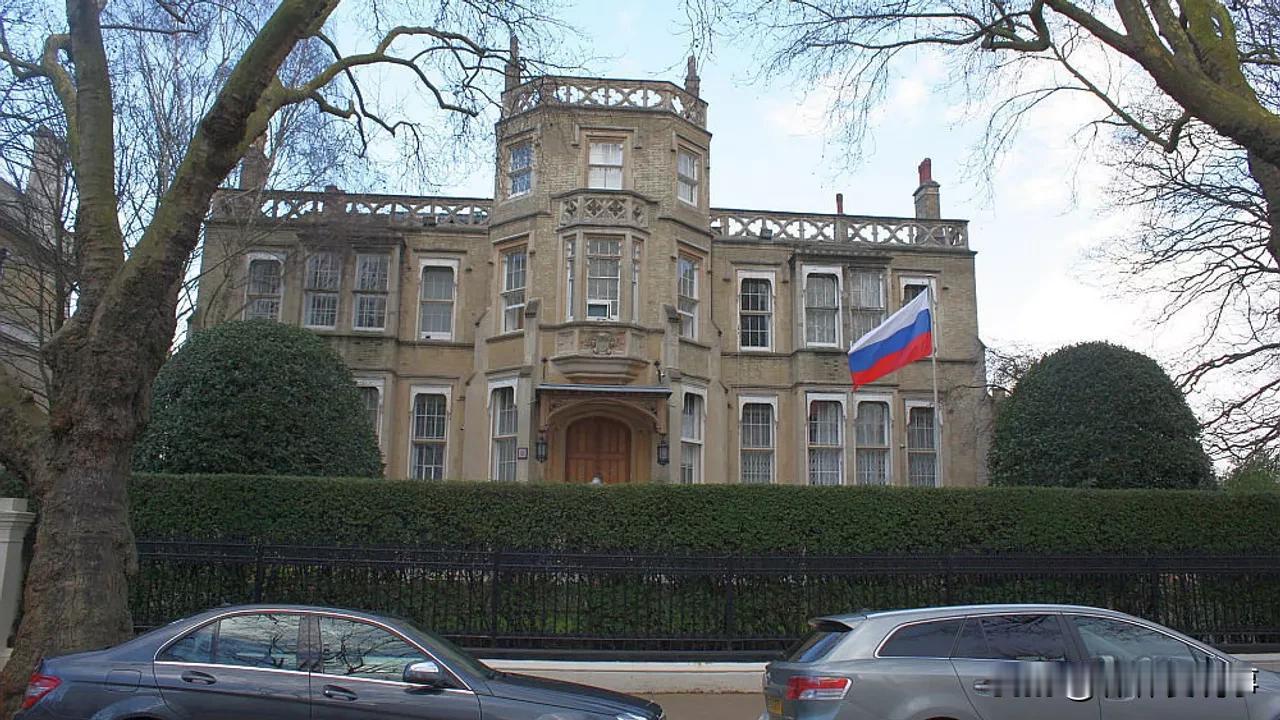 英国率先闯祸，俄罗斯果断回击！9月6日，俄罗斯驻英国大使表示，针对俄罗斯任何
