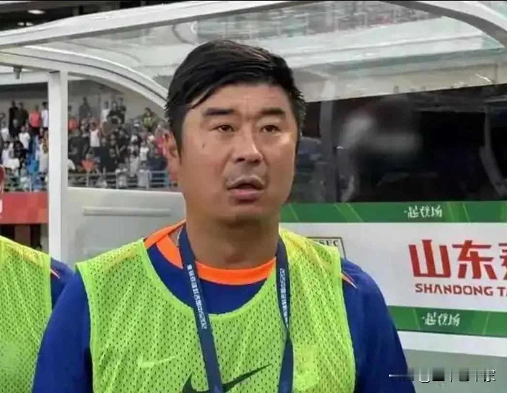 三点表明韩鹏在泰山队难有作为，只不过是个傀儡罢了！1，新买的中卫不是韩鹏定的，