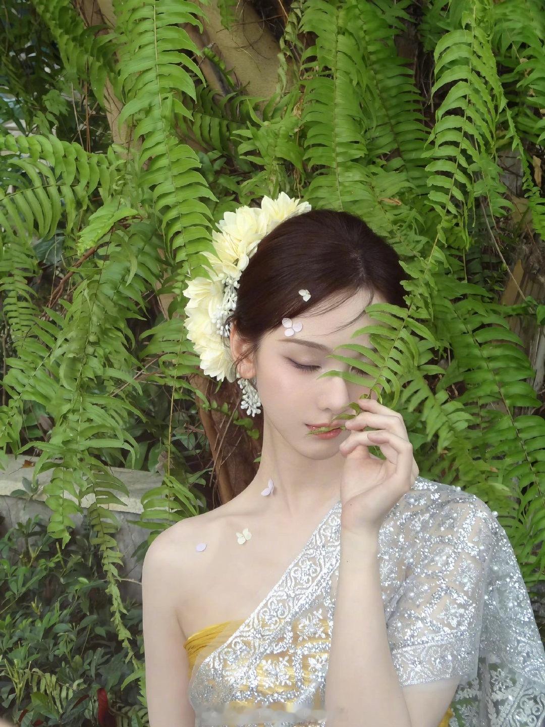 陈都灵、李一桐、王楚然的夏日清新营业​​​
