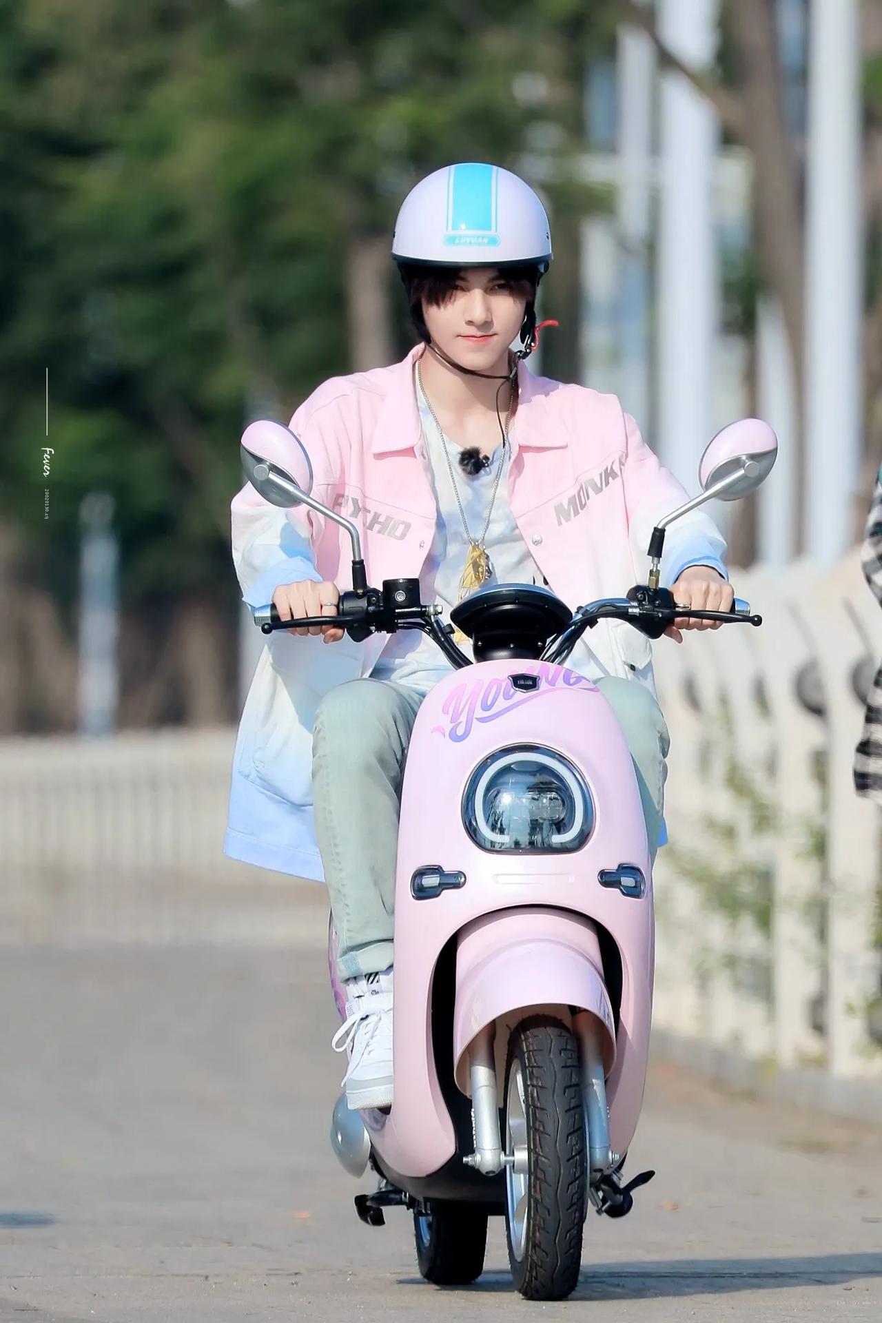 12月1日起电动车新国标实施！旧车能骑、新车怎么买看这篇就够2025年12