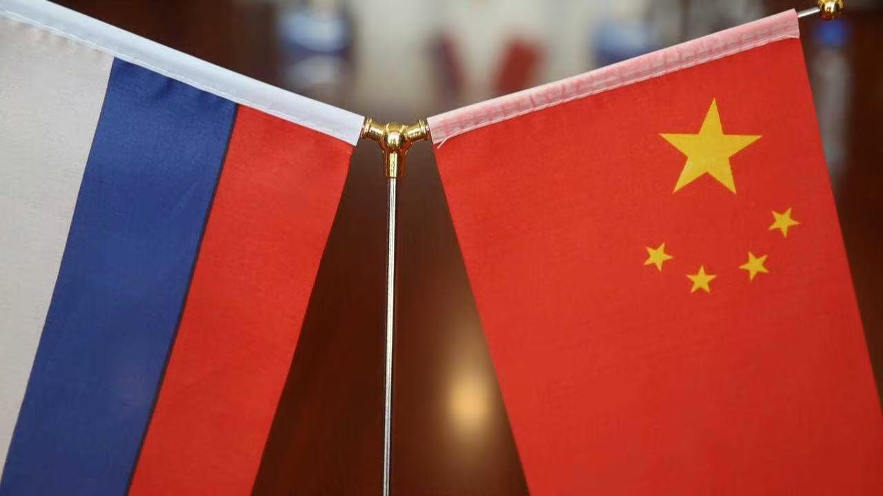 先说一个可能让很多人不痛快的判断：中日真走到开战那一步，俄罗斯大概率不会出兵支援