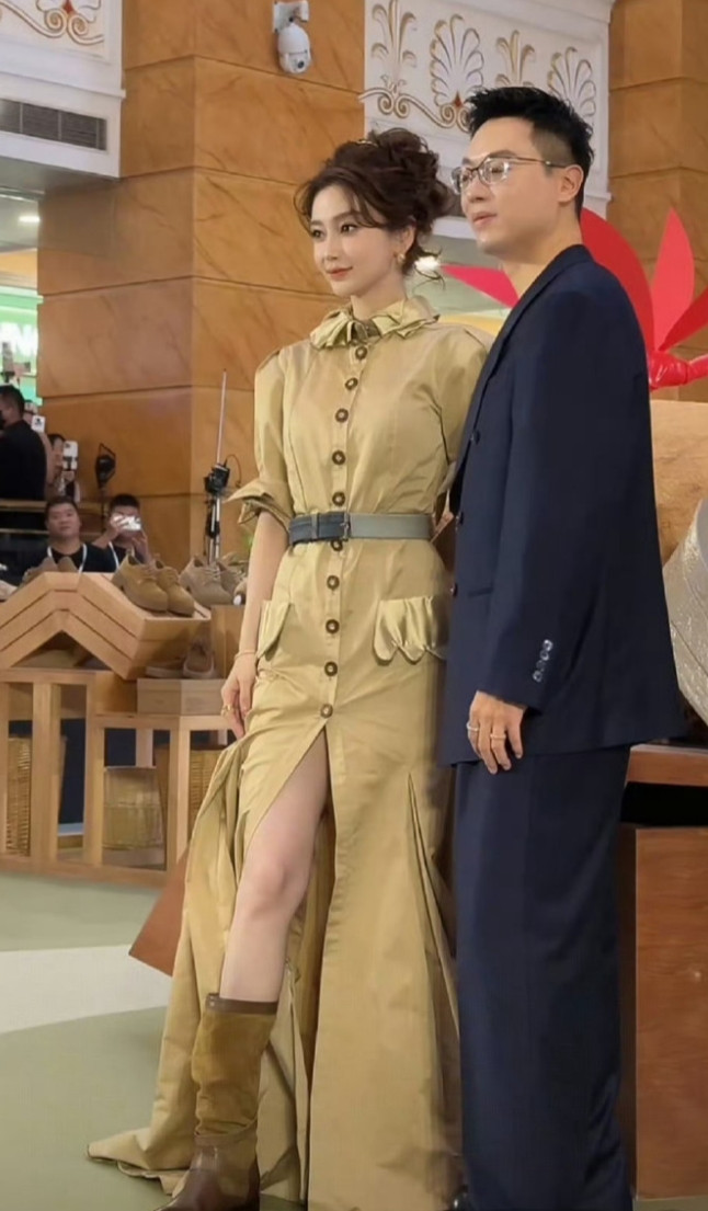 Angelababy出席活动依旧是高定加身