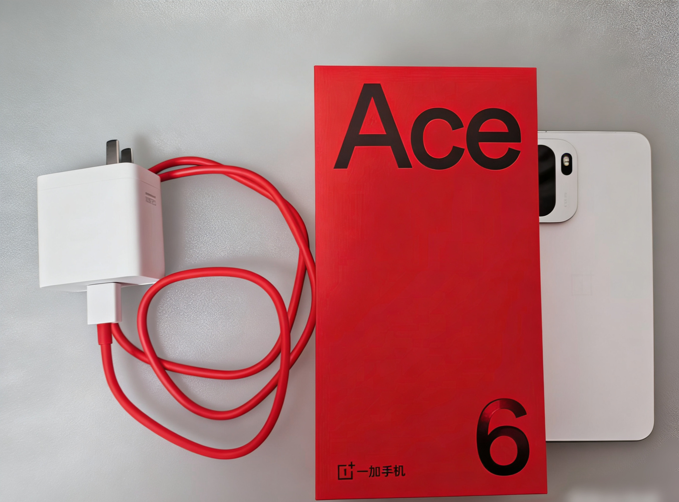 上手一加Ace6好几个月了，必须来夸夸。质感党狂喜！金属中框+AG玻璃背板，拿在