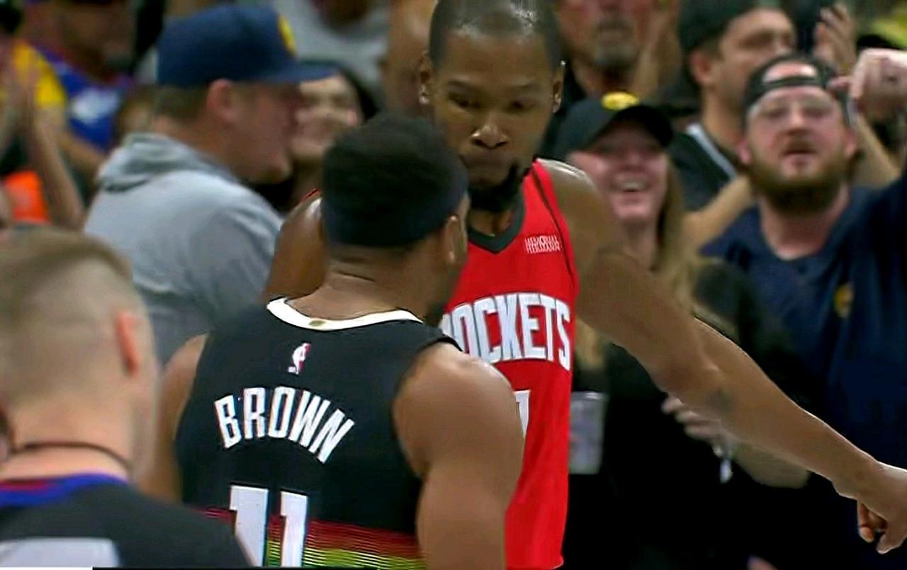 掘金输不起，这完全没必要！掘金输球又输人：火箭客场打崩掘金复仇，关键时刻掘金