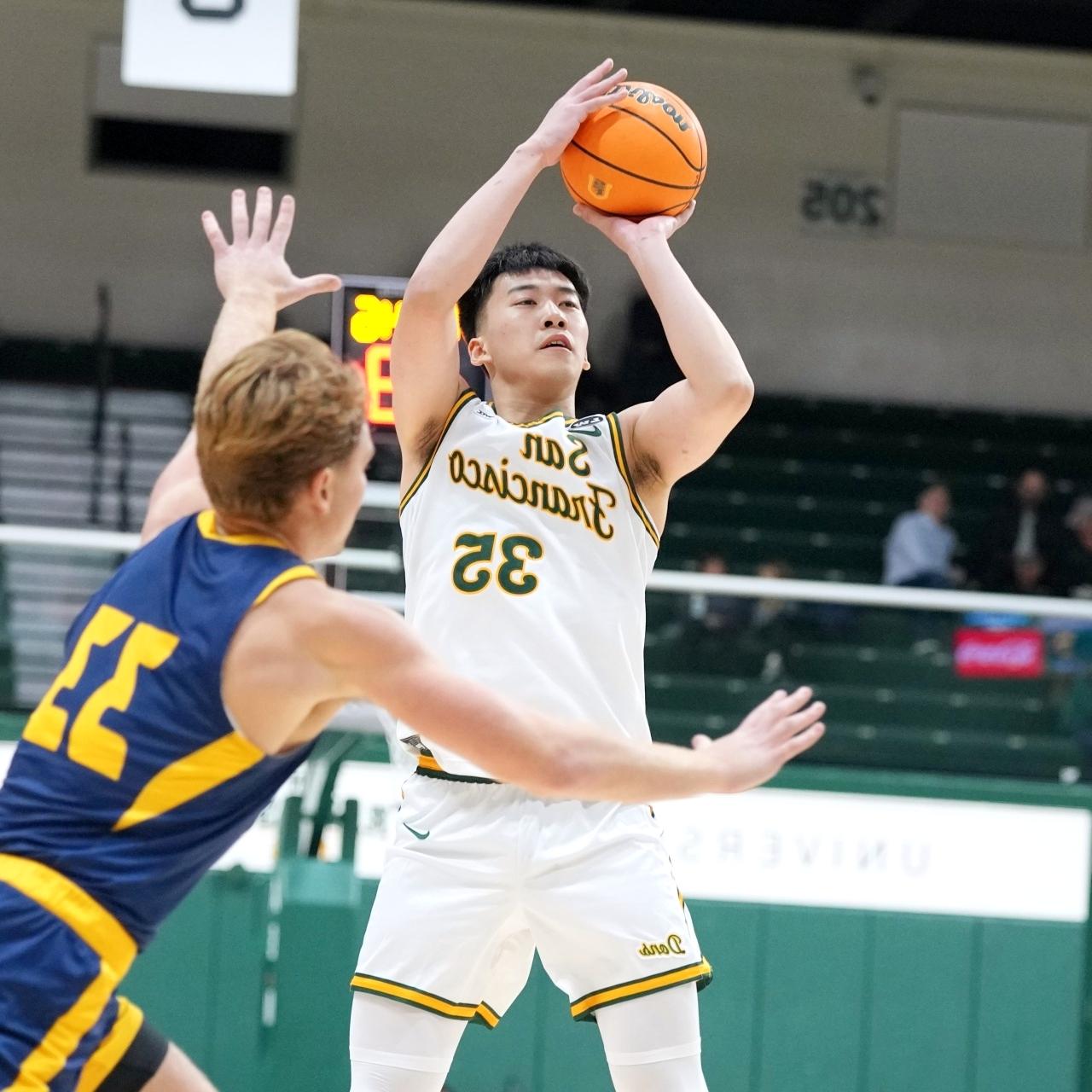 咋了？王俊杰也要像杨瀚森看齐了吗王俊杰迎来了NCAA新赛季第二场比赛，本场比