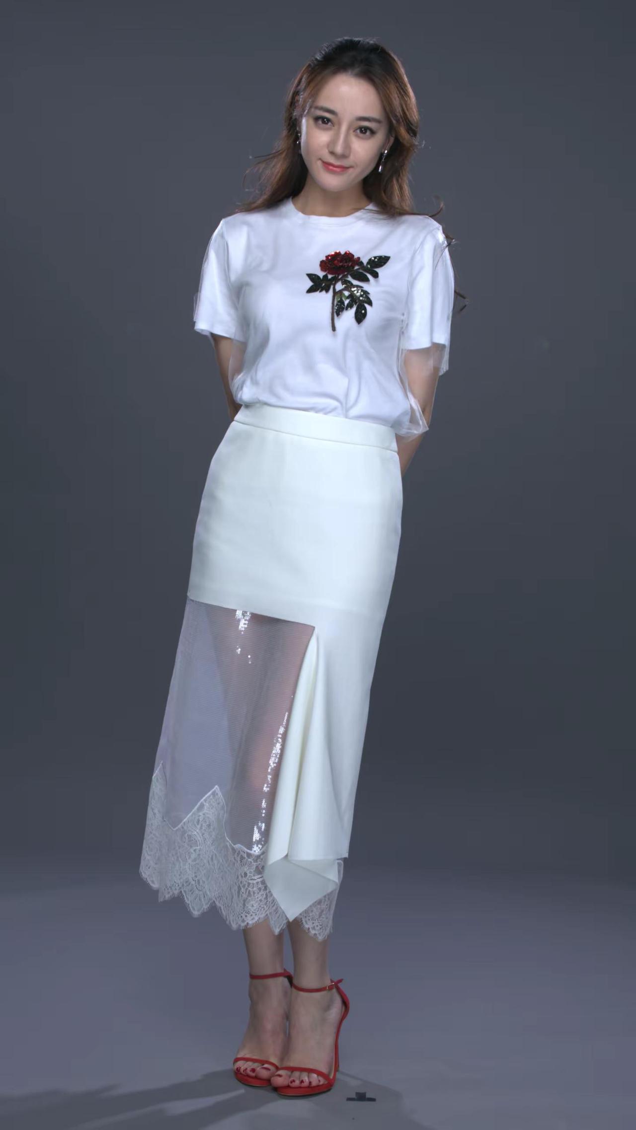 迪丽热巴棚拍RAW底片。热巴早期的定妆照，是真美呀迪丽热巴美神降临棚拍生图