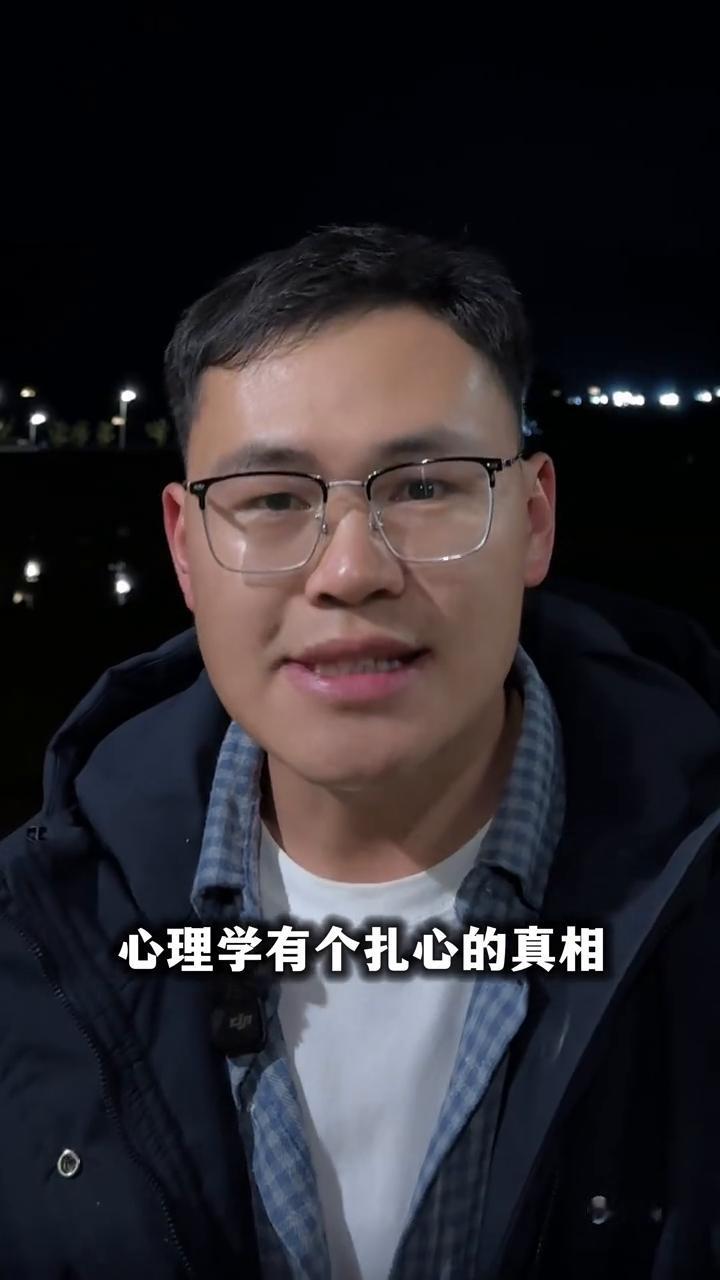 敢顶嘴的孩子过的都很好。心理学有个扎心的真相：那些敢跟你顶嘴，敢不听你话的孩子